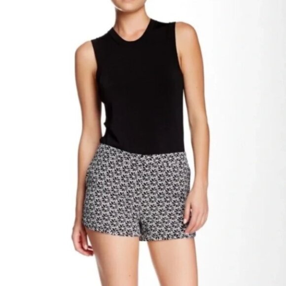 Diane Von Furstenberg Monochrome Patterned Shorts - Picture 1 of 9